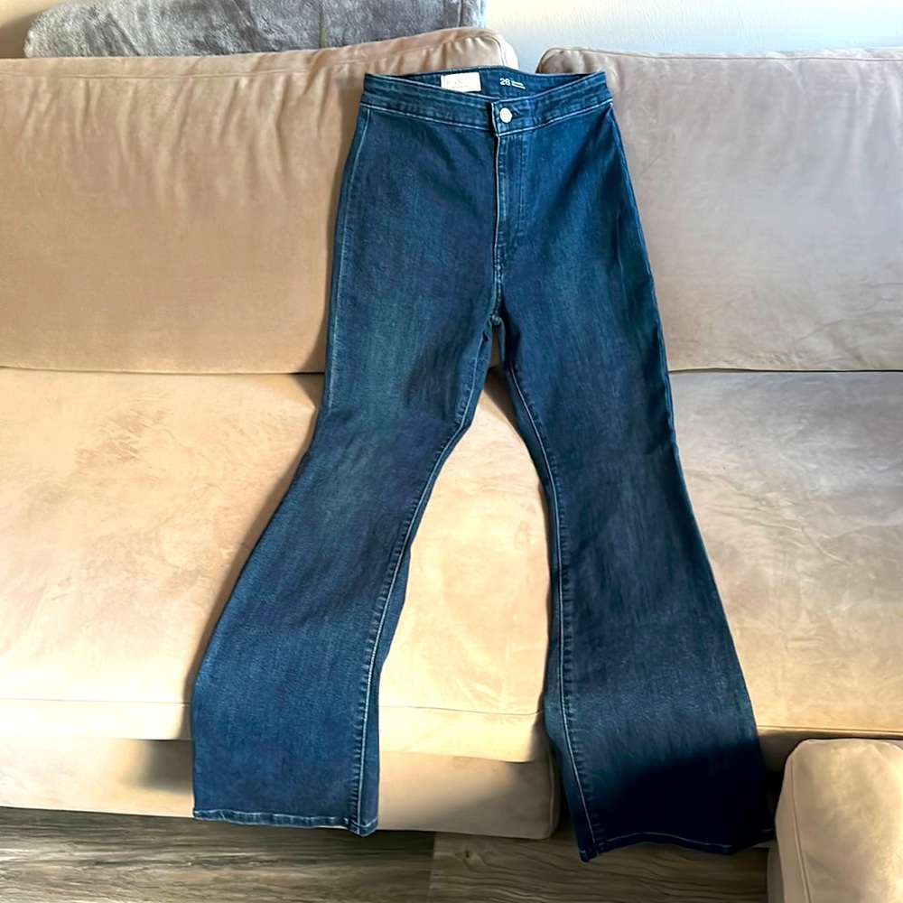 Pilcro Anthropology size 28 Jean Flare bottom . Great condition!